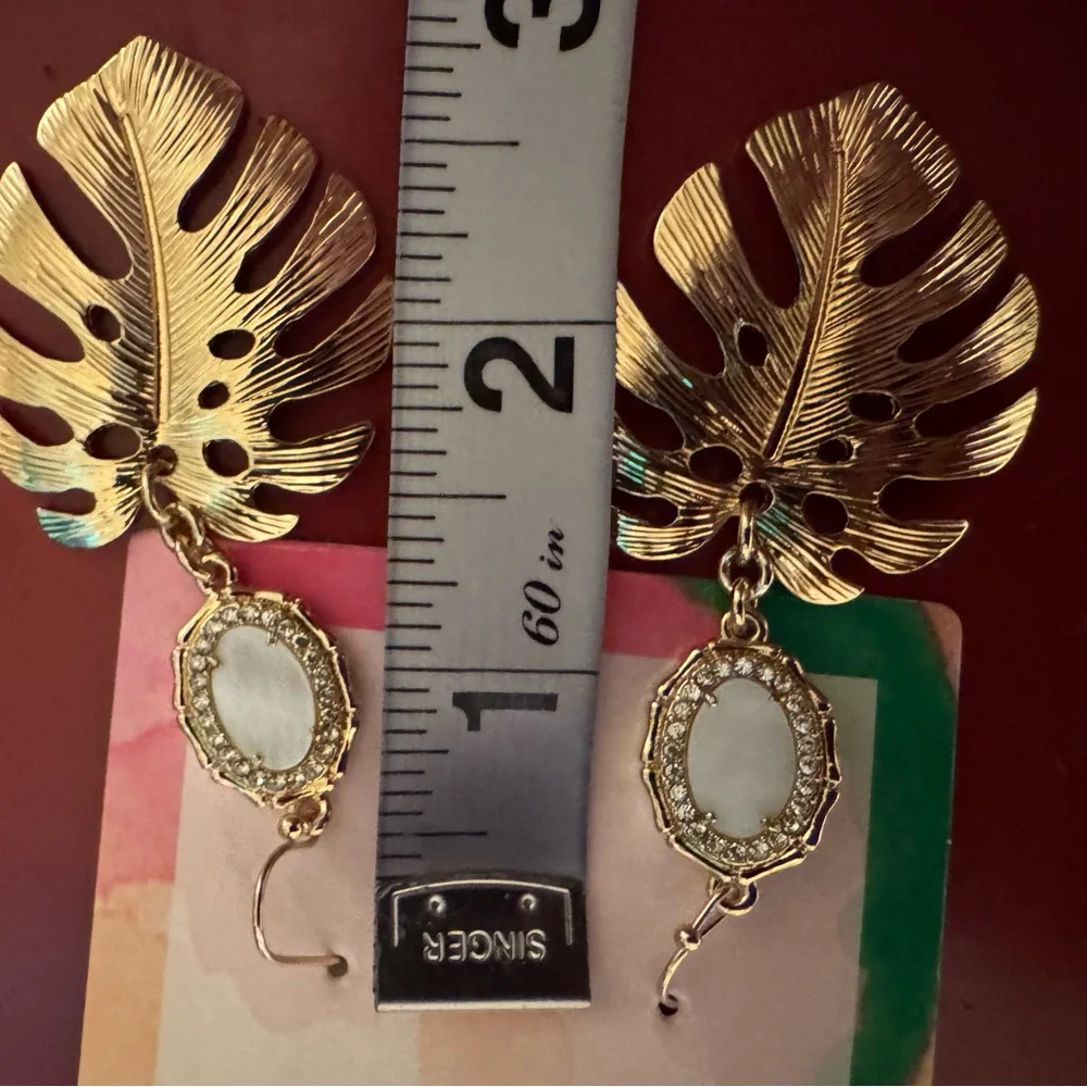NWT Lilly Pulitzer Earrings Goldtone CZ Monstera Leaves Dangle Pierced NEW